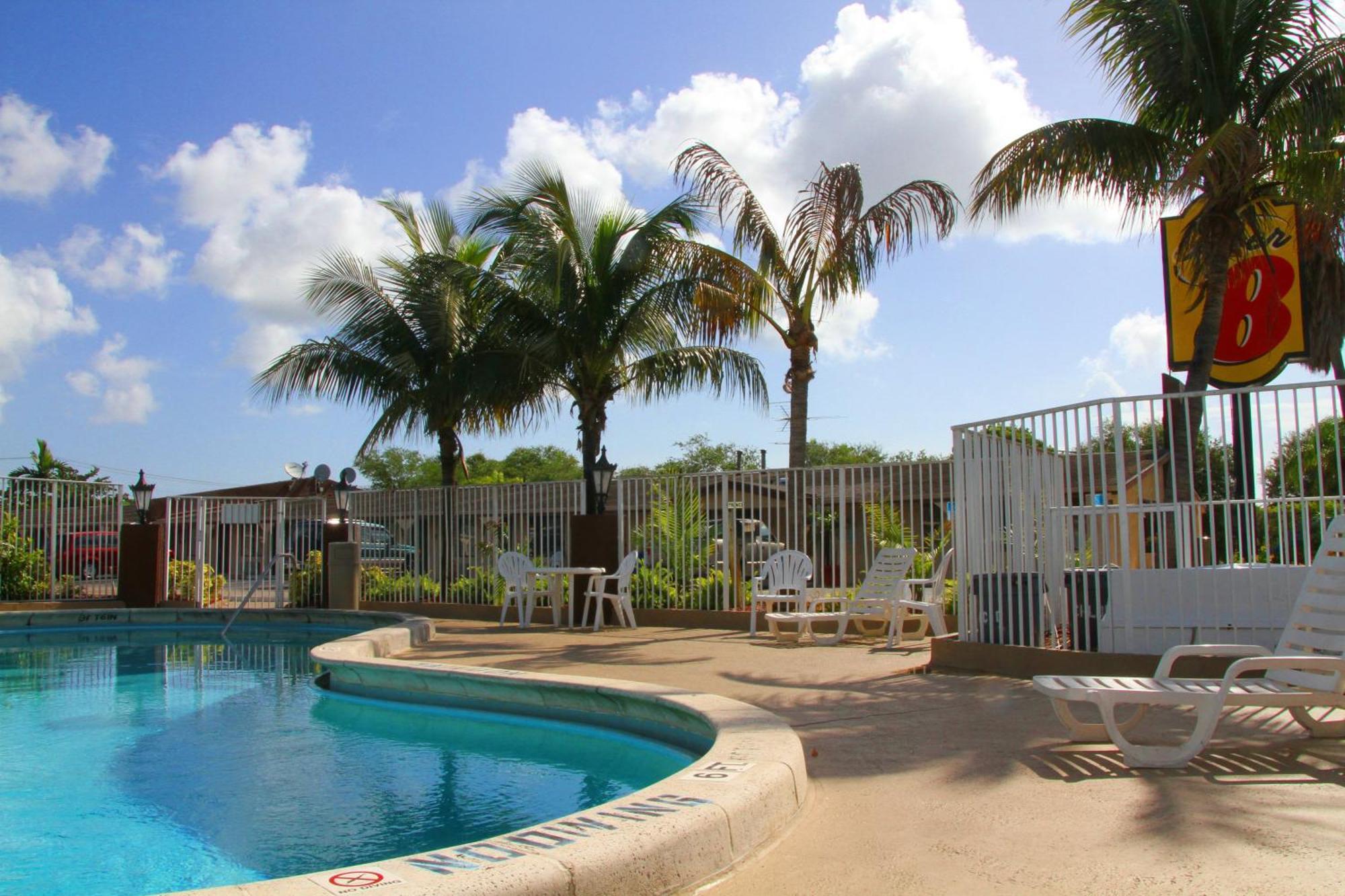 Super 8 By Wyndham Lantana West Palm Beach Εξωτερικό φωτογραφία
