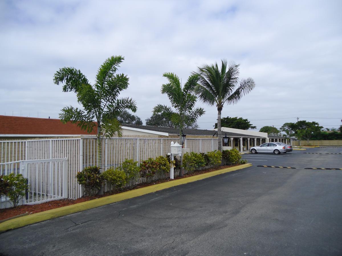 Super 8 By Wyndham Lantana West Palm Beach Εξωτερικό φωτογραφία