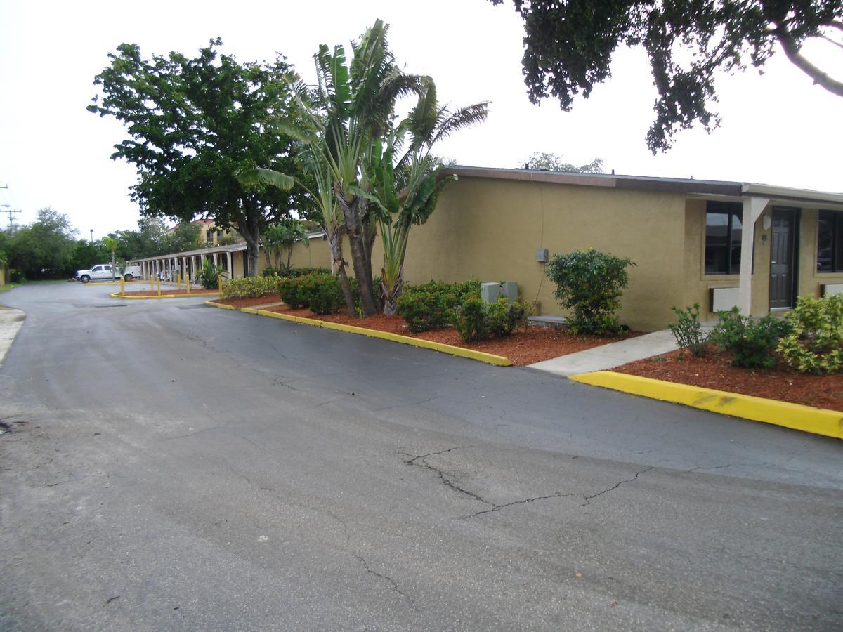 Super 8 By Wyndham Lantana West Palm Beach Εξωτερικό φωτογραφία